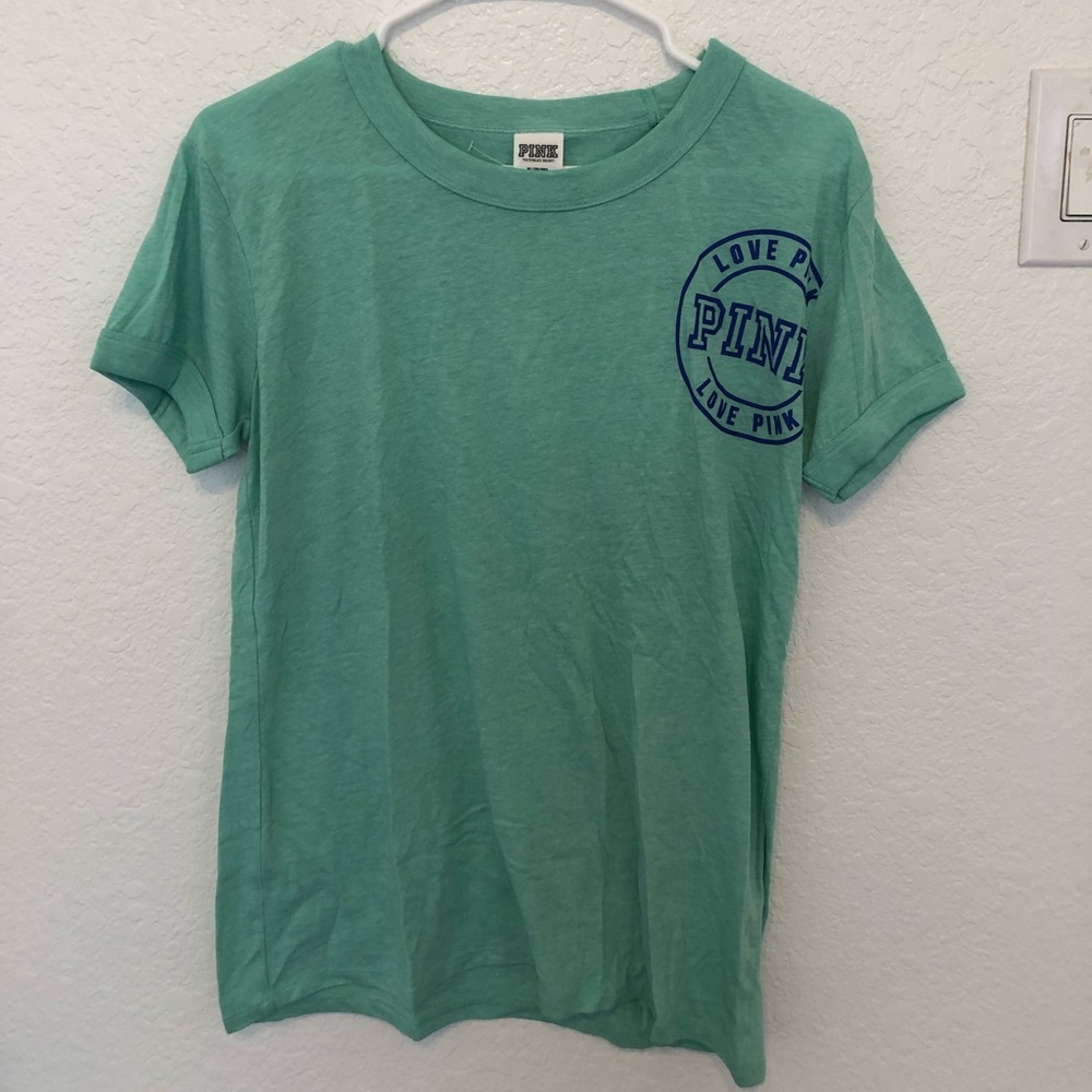 VS pink t-shirt